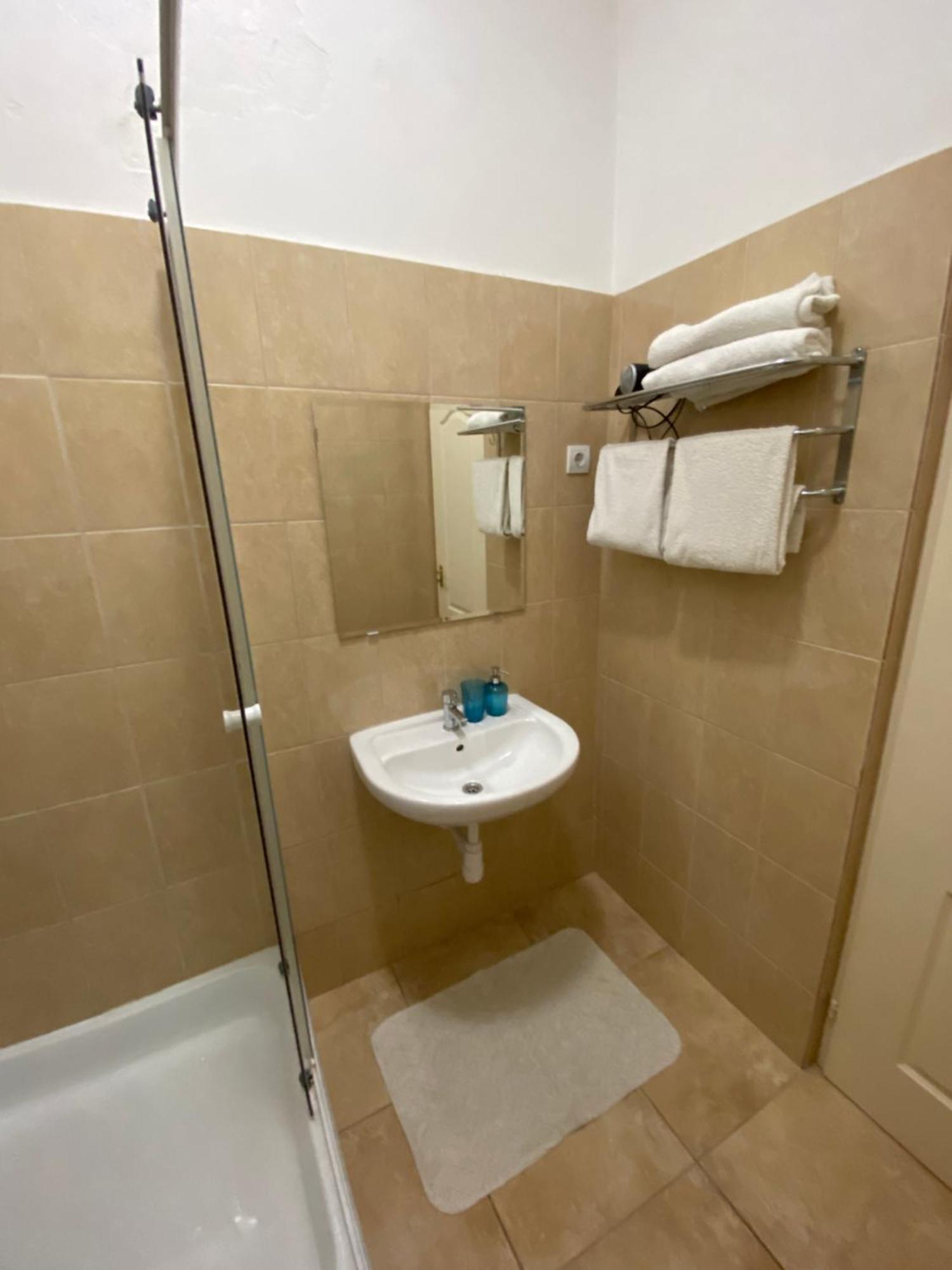 Holiday Apartments & Rooms Next Danube Promenade Boedapest Buitenkant foto